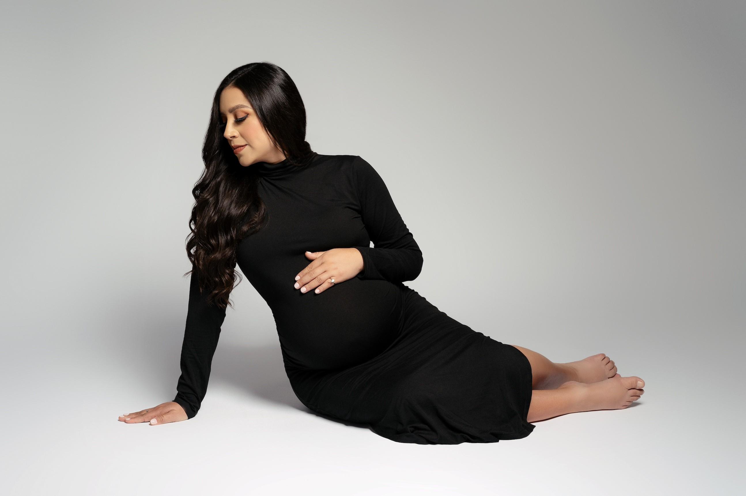 Consejos Esenciales para Tu Sesión de Fotos de Maternidad en Estudio