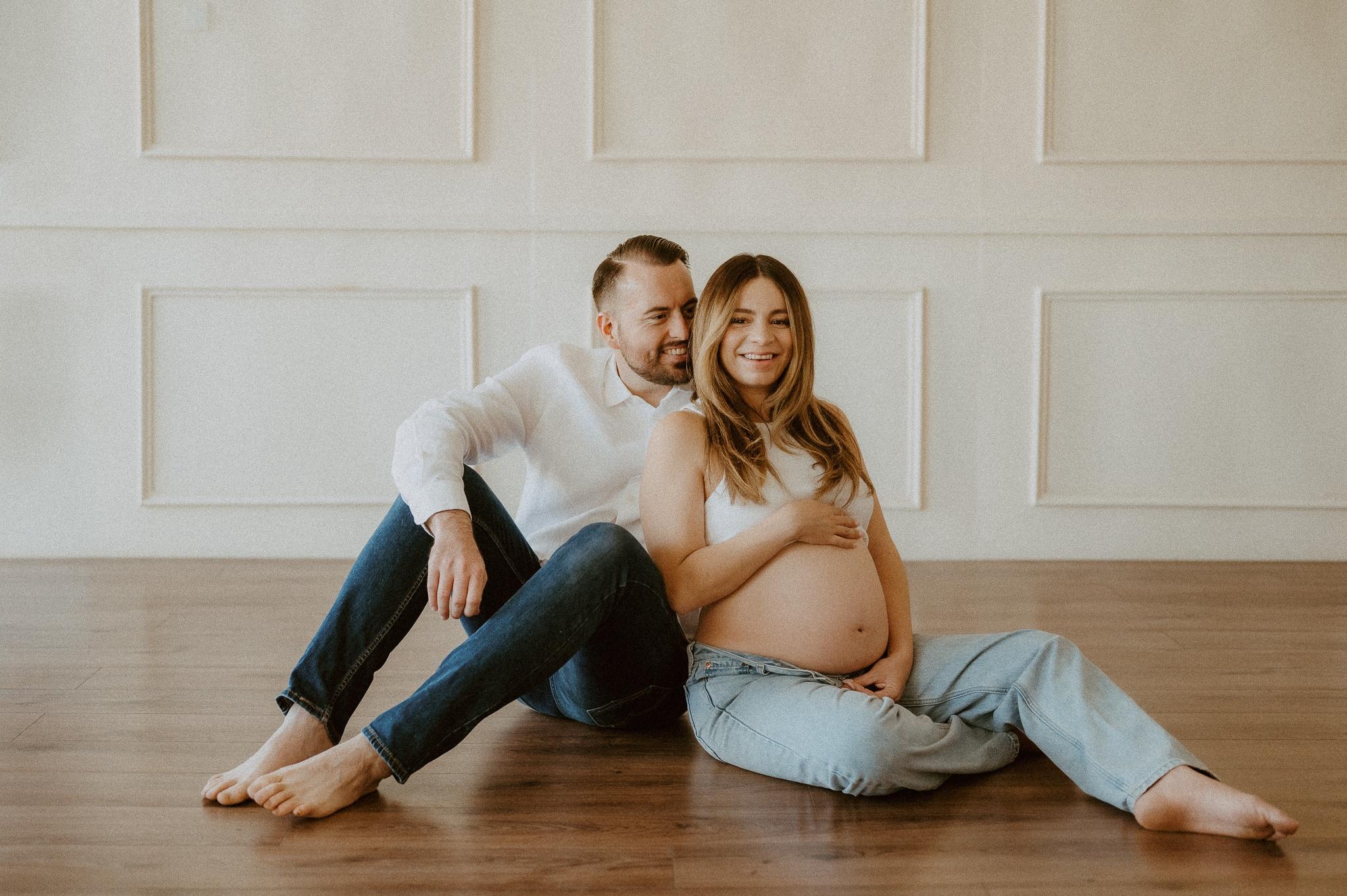 ¿Cuándo es el mejor momento para agendar una sesión de fotos de maternidad en estudio?